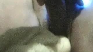 Légume et fist dans la grosse chatte d'amatrice