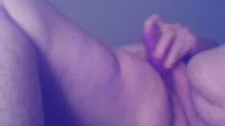 Très grosse femme avec un jouet sexuel à voir !