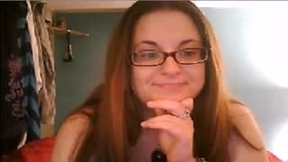 Devant la webcam, cette grosse se gode !