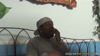 Cala Carves se fait baiser par cette grosse bite noire