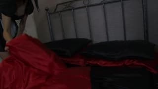 Deux serveuses hardcore soumettent leur maîtresse