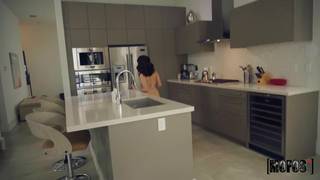 Jane Wild teen pour du sex pres de la piscine