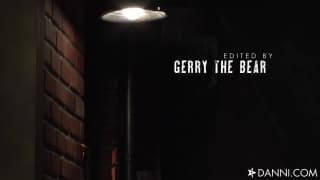 Asa akira avec un gardien d'immeuble chaud et excité