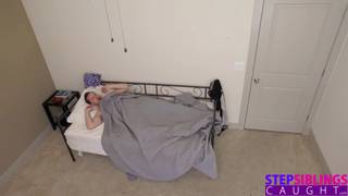 Rêve torride et éjac nocturne elle va y rémédie