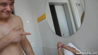 Il va partager sa copine avec un débutant