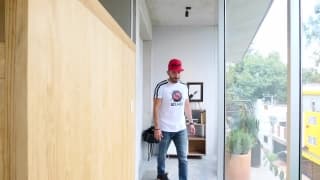 Milf latina suce et baise 2 jeunots