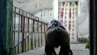 C'est juste un travelo et son gros dildo