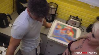 Christina Shine baise son livreur préféré