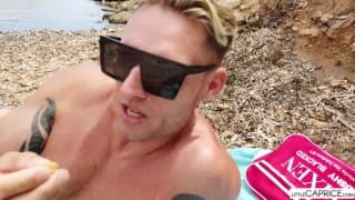 Ils voyagent à Ibiza et Barcelone et baisent!