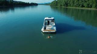 Nelly Kent aime la sodo en bateau !