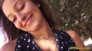 Baiser sa petite amie dans un parc national