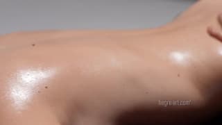 Son clitoris va vibrer de plaisir intense !