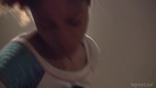 Erica reçoit un massage érotique et relaxant