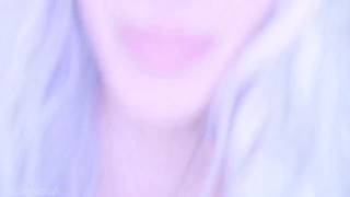 La cameuse CherryCrush fait une pipe en POV