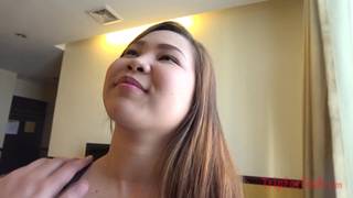 Cette asiatique préfère la pine en missionnaire.