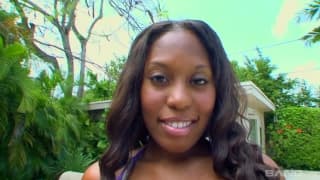 Une black se fait démolir le cul par son mec