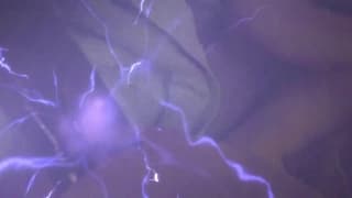 Masturbation et pegging avec gros gode noir