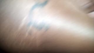 Doigtage anal et ejac faciale pour une black