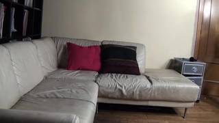 Une brune ouvre sa bouche pour cette bite en chaleur