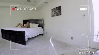 La belle star du porno Amia Miley regardée en cachette