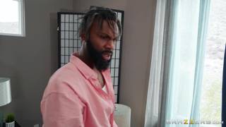 Codi Vore trompe son mec avec un mature