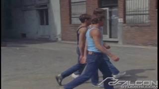 Porno classique avec le sexy Lee Ryder et ses potes pompeurs