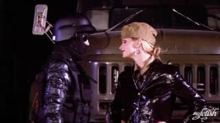 Deux lesbiennes soviétiques en extérieur !