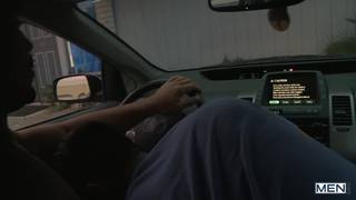 Le mec fait du facessiting sur son pote