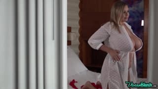 Elle nous dévoile ses grosses mamelles