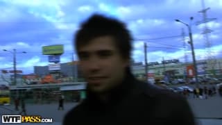 Gang bang improvisé pour Yiki avec 3 mecs