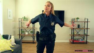 Britney amber va surprendre se jeune entrain de se masturbé