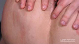 Jeunes gay français baisent après le combat