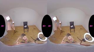 Une pipe et une baise en levrette filmé en POV et en RV!