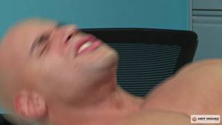 Sean Zevran et Carlos Lindo se sodomisent à la fois