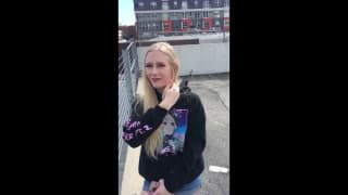 L'étudiante Emma Starletto, chevauche et est filmée en POV