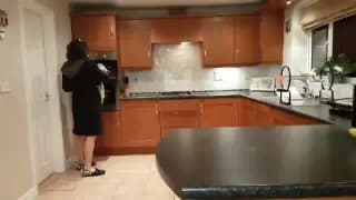 Indienne baisée en Doggystyle dans la cuisine