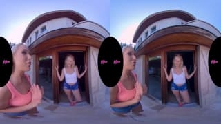 Superbe blonde baise en POV Virtuel et ses amies la rejoigne