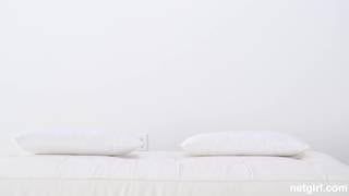 Deux amies en casting bouffent le sperme