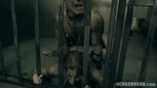 Horror Porn d'enculage de femmes piégées dans un donjon