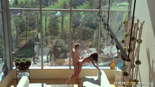 La bombe Ava Addams fait double jeu !