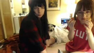 Deux Tranny font un 69 pour se sucer la bite