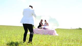 Elle trompe son mari avec une blonde lors d'un mariage