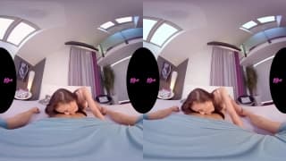 Les chattes bien ouvertes de deux teen en VR filmées en POV