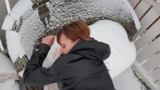 Jolie allemande se fait tringler à poile dans la neige