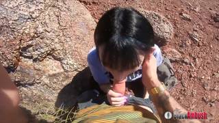 Malory suce dans le désert et baise à l'hôtel