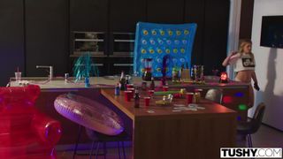 Leah Lee se fait enculer par son mec de facon puissante