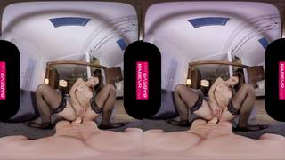 Ayumi Anime mange virtuellement une bite et un jouet