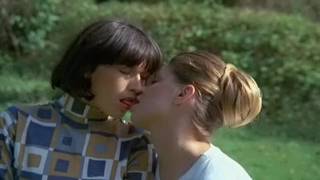 Femmes excitées dans un porno français vintage