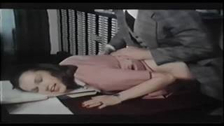 La secrétaire se fait baiser comme dans les bons vieux temps.