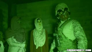 Ils baisent 2 Musulmanes pour le ramadan